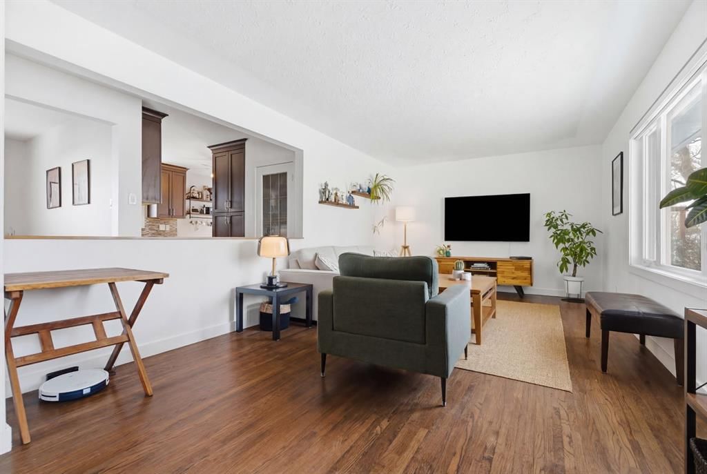 2428 38 Street SW, Calgary — photo 3 of 43