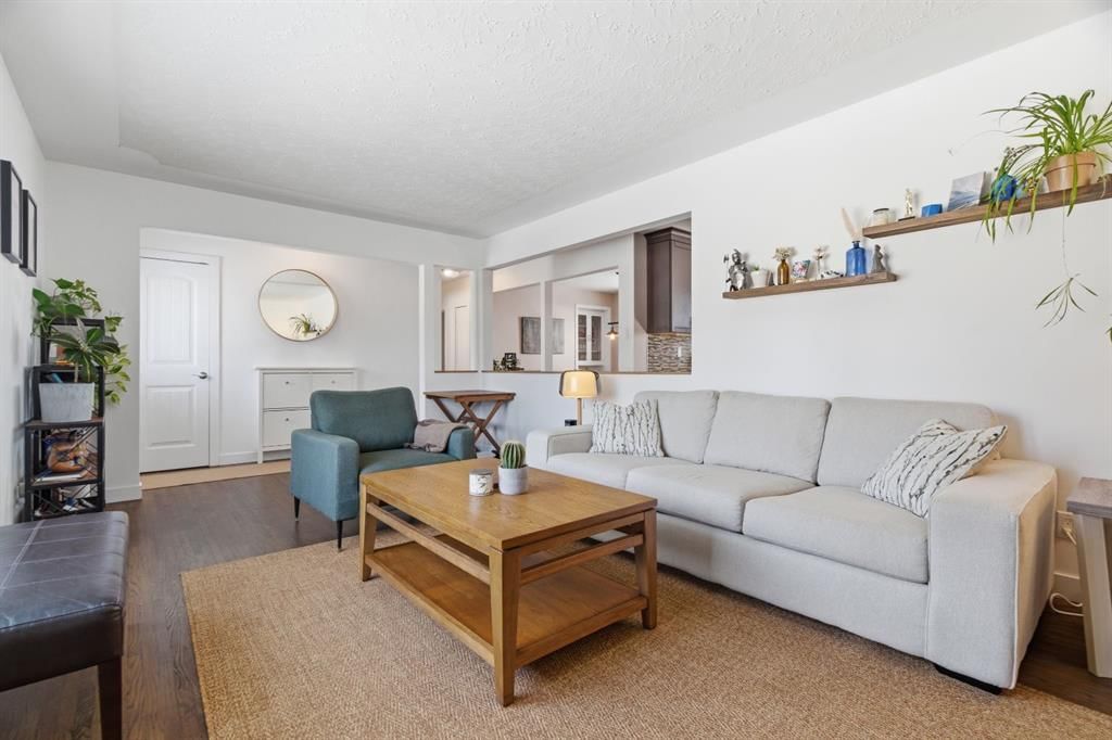 2428 38 Street SW, Calgary — photo 5 of 43