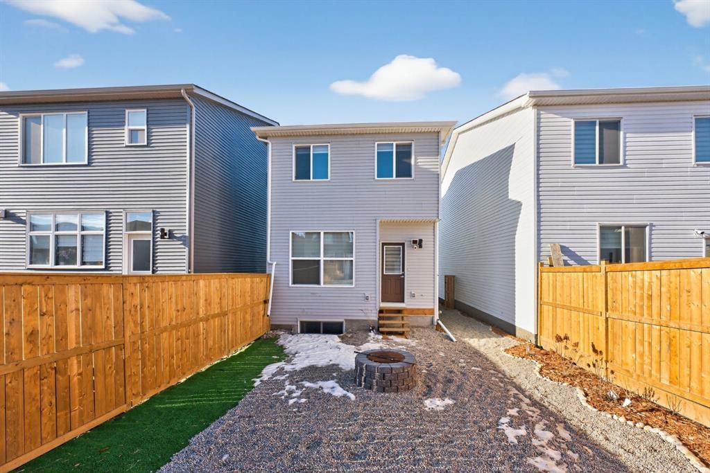 324 Hotchkiss Drive SE, Calgary — photo 3 of 32