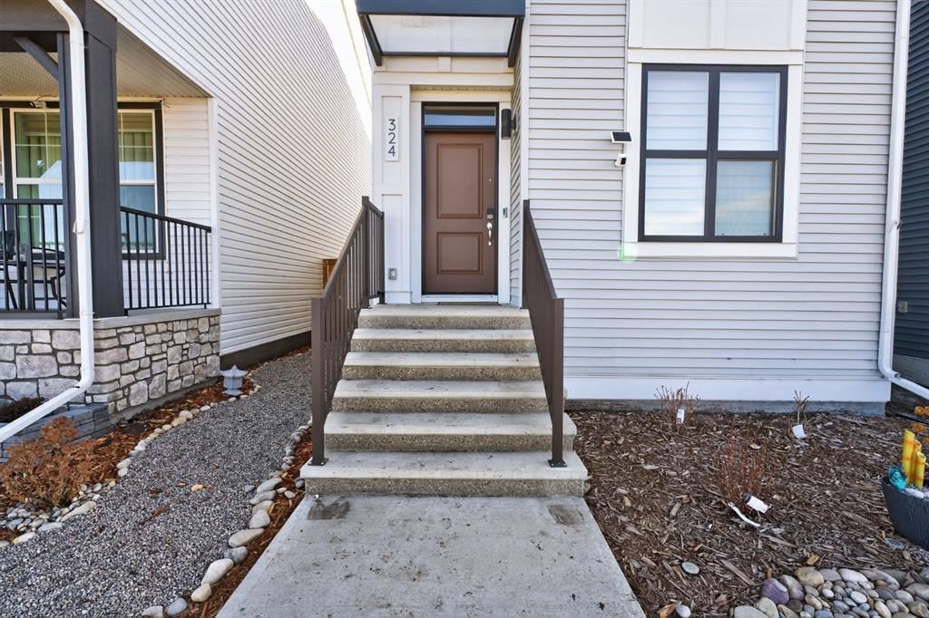 324 Hotchkiss Drive SE, Calgary — photo 4 of 32