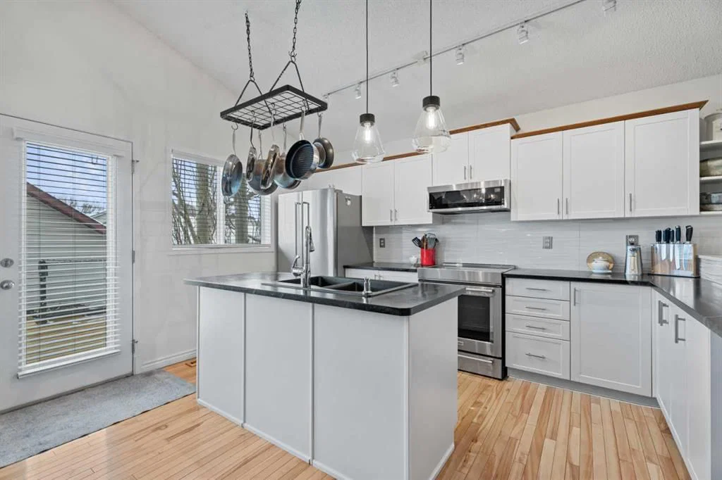 143 Prestwick Landing SE, Calgary — photo 5 of 48