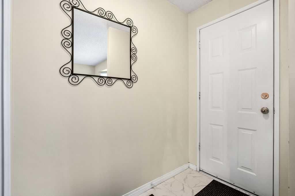 111 Deerfield Drive SE, Calgary — photo 2 of 24