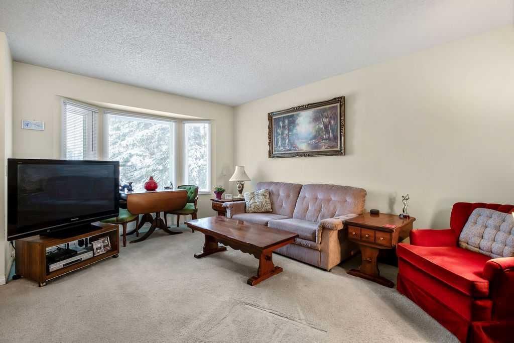 111 Deerfield Drive SE, Calgary — photo 3 of 24