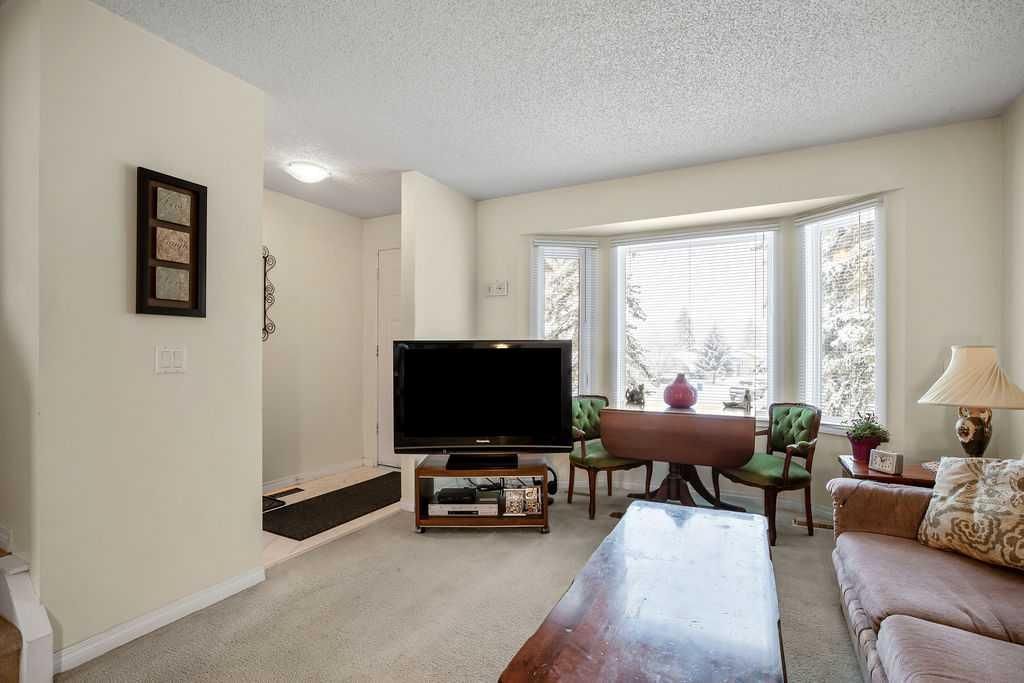 111 Deerfield Drive SE, Calgary — photo 4 of 24