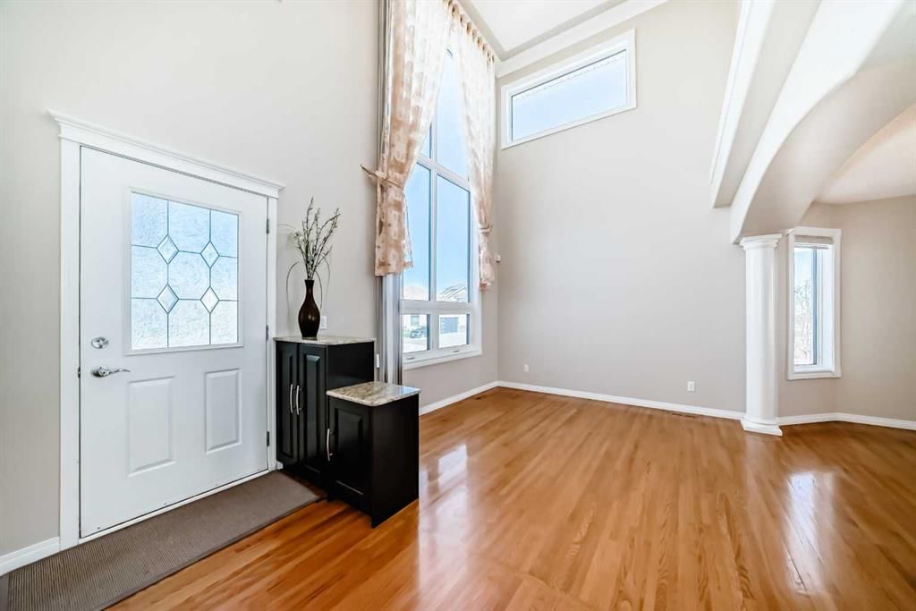 300 Hampstead Road NW, Calgary — photo 3 of 49
