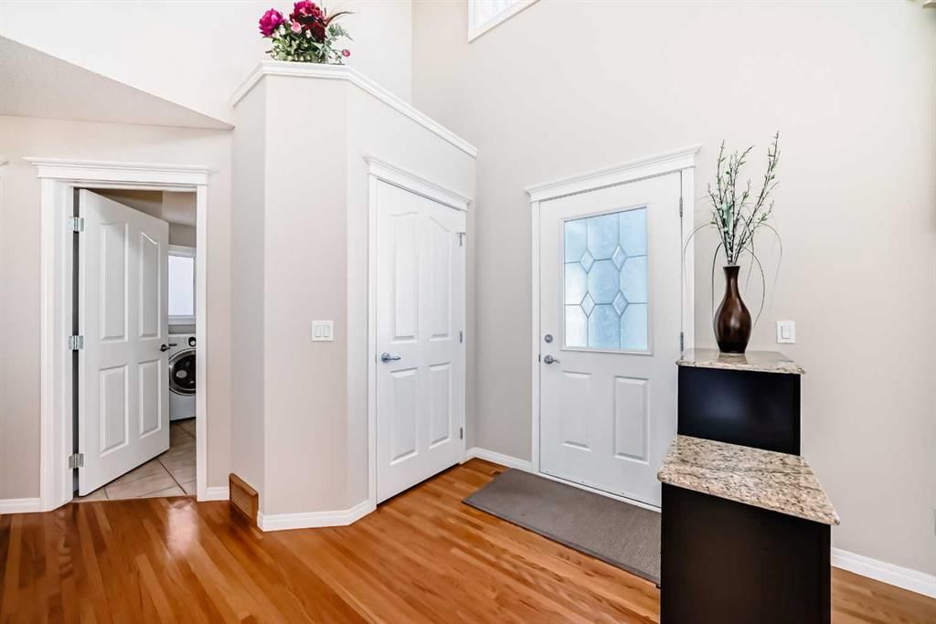 300 Hampstead Road NW, Calgary — photo 4 of 49
