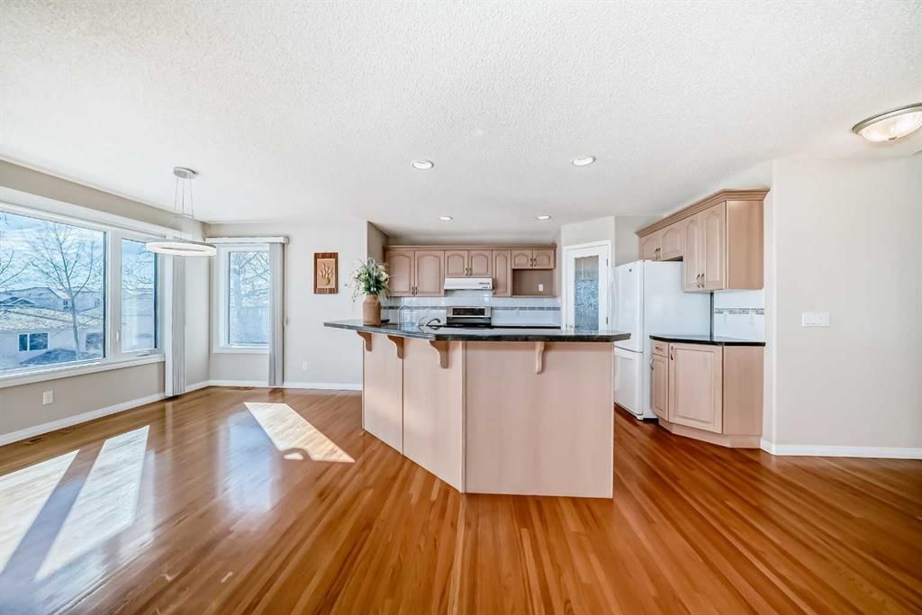 300 Hampstead Road NW, Calgary — photo 5 of 49