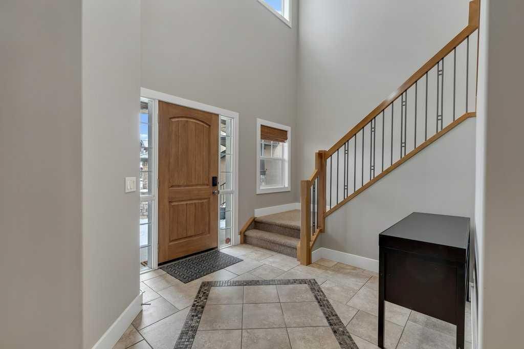 319 Valley Crest Court NW, Calgary — photo 3 of 49
