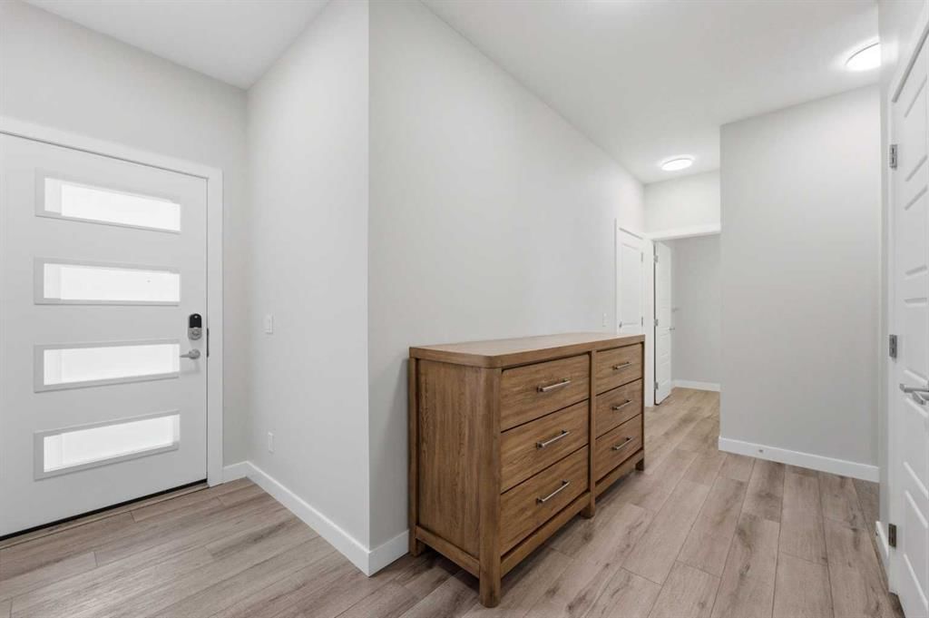 30 Belmont Crescent SW, Calgary — photo 4 of 50
