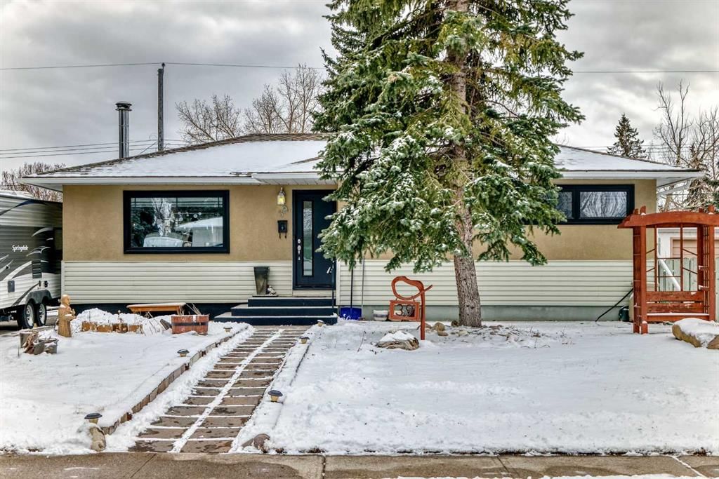 39 Winchester Crescent SW, Calgary — main listing photo