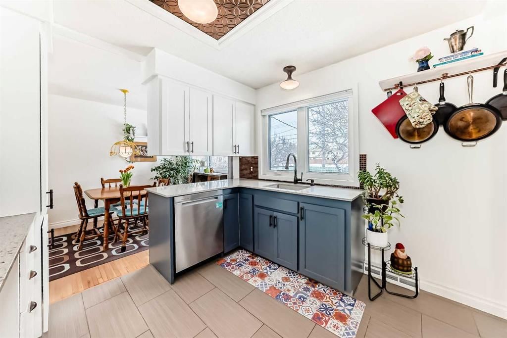 39 Winchester Crescent SW, Calgary — photo 3 of 36