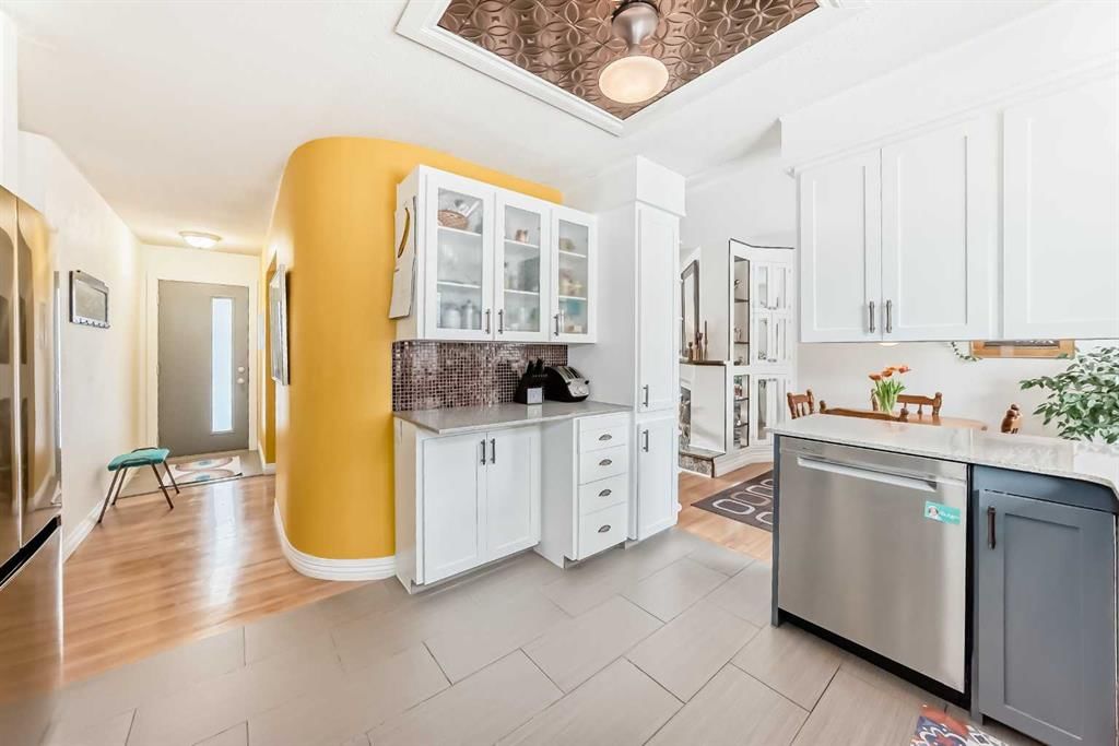 39 Winchester Crescent SW, Calgary — photo 4 of 36