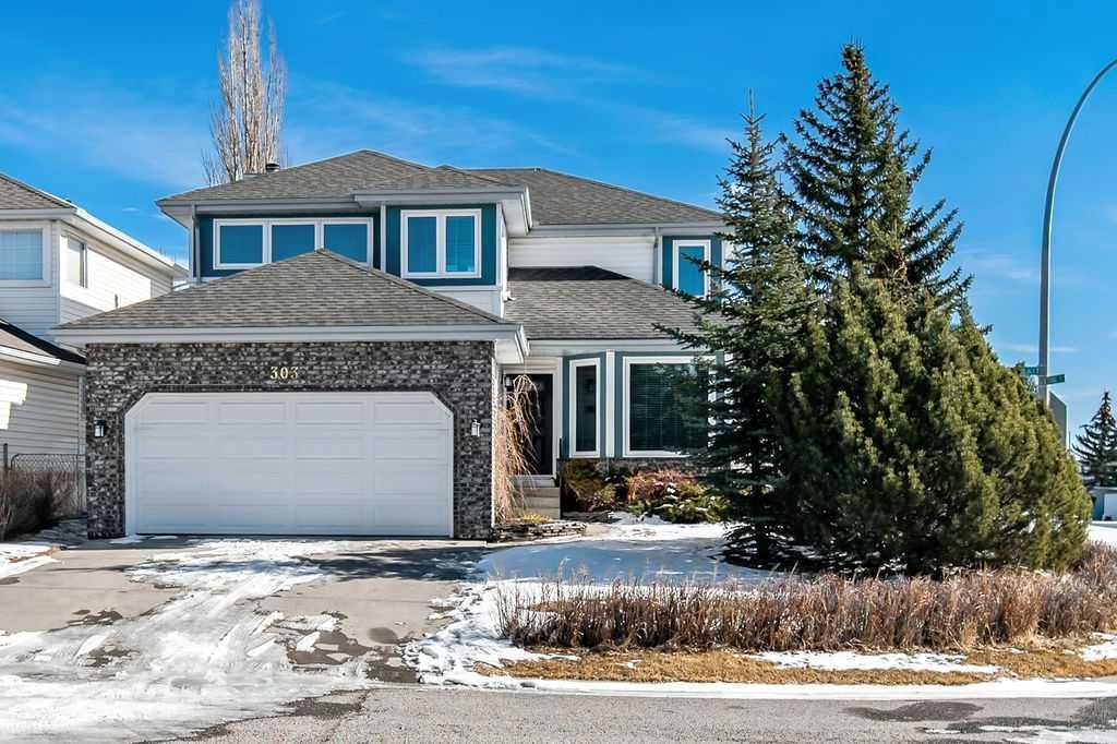 303 Schubert Place NW, Calgary — main listing photo
