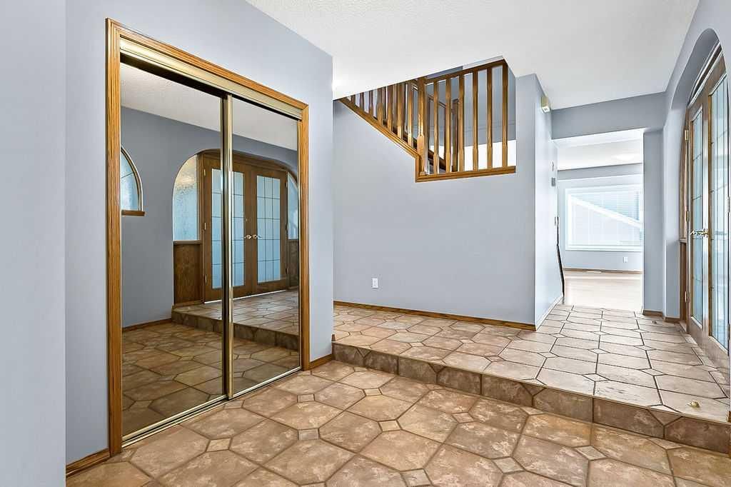 303 Schubert Place NW, Calgary — photo 4 of 46