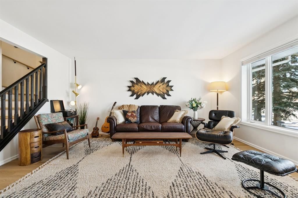 529 55 Avenue SW, Calgary — photo 3 of 49