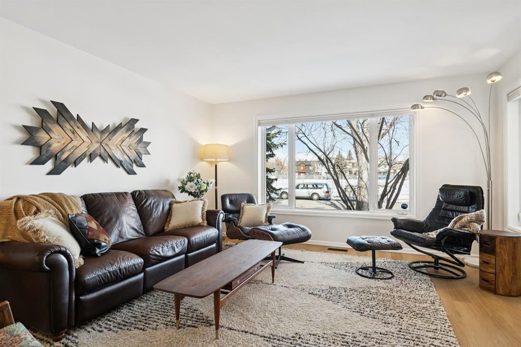 529 55 Avenue SW, Calgary — photo 5 of 49