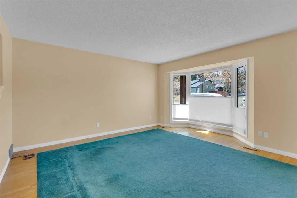 604 Strathcona Drive SW, Calgary — photo 2 of 33