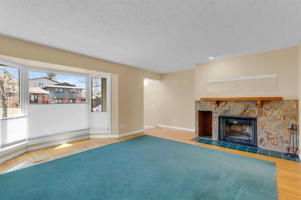 604 Strathcona Drive SW, Calgary — photo 3 of 33