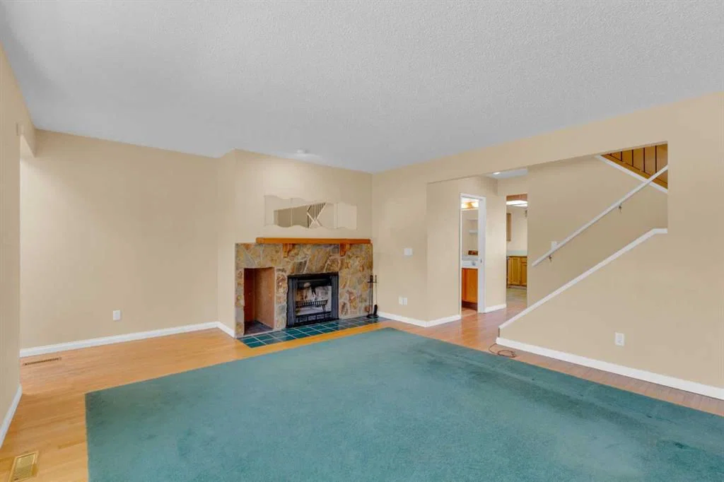 604 Strathcona Drive SW, Calgary — photo 4 of 33