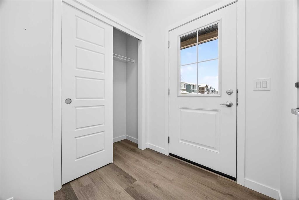 66 Creekside Way SW, Calgary — photo 2 of 48