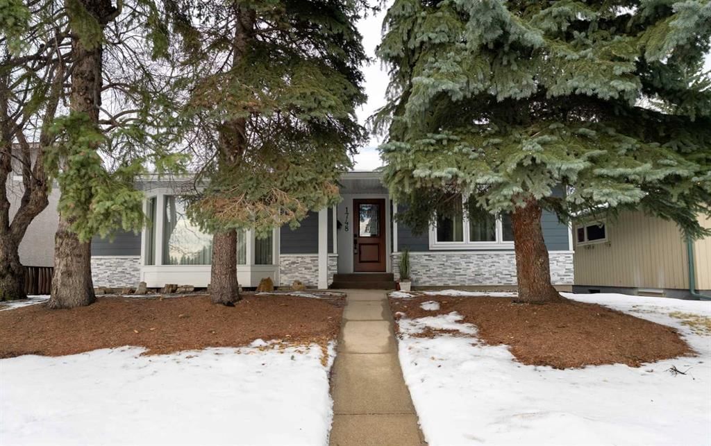 1748 Lake Bonavista Drive SE, Calgary — main listing photo