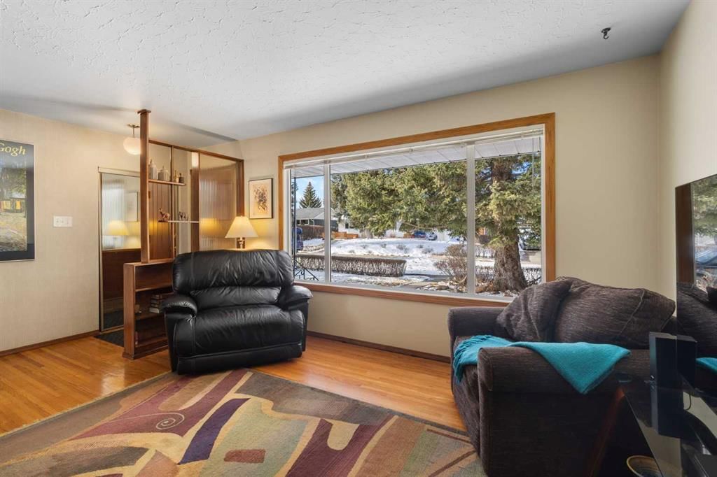 3308 46 Street SW, Calgary — photo 5 of 45
