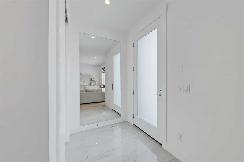 555 20 Street NW, Calgary — photo 2 of 49