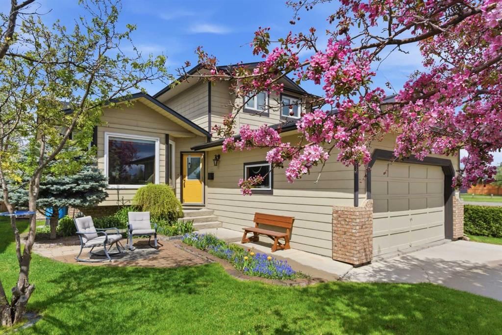 204 Sunrise Circle SE, Calgary — main listing photo