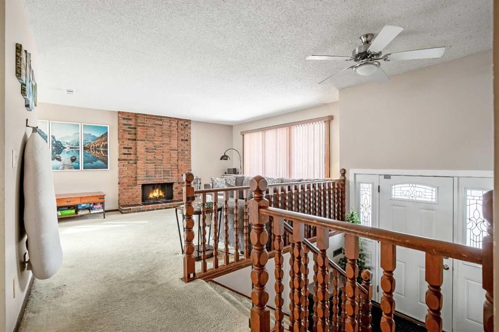 427 Queen Anne Way SE, Calgary — photo 3 of 31