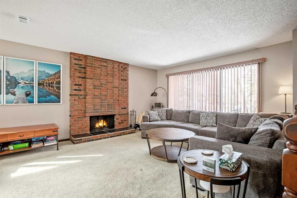 427 Queen Anne Way SE, Calgary — photo 4 of 31
