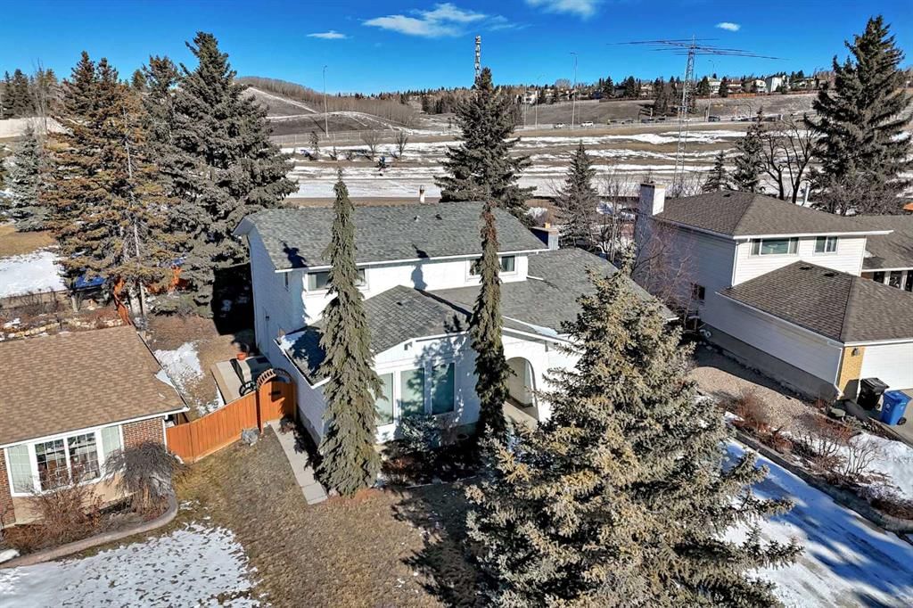 6007 Dalcastle Crescent NW, Calgary — photo 4 of 37