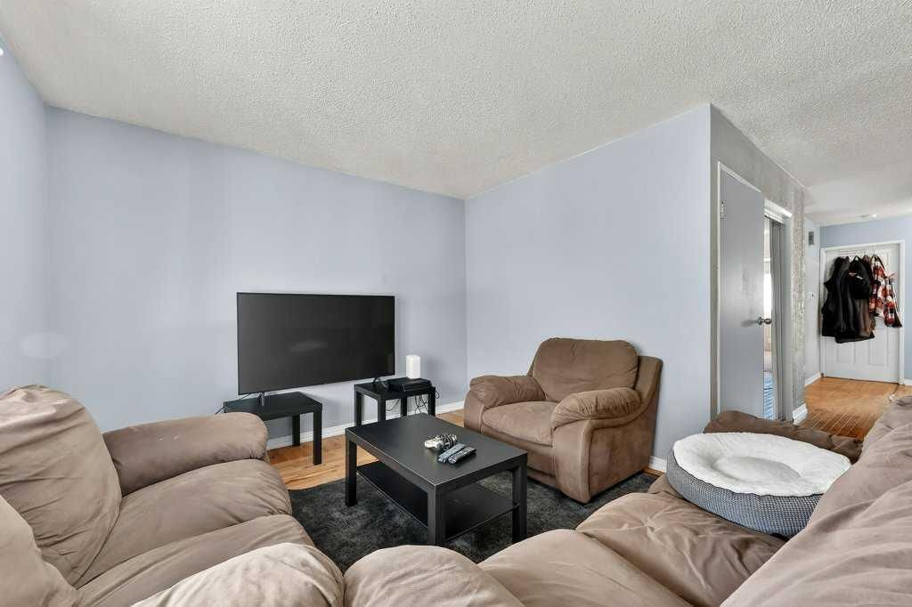 60 Bermuda Court NW, Calgary — photo 3 of 32