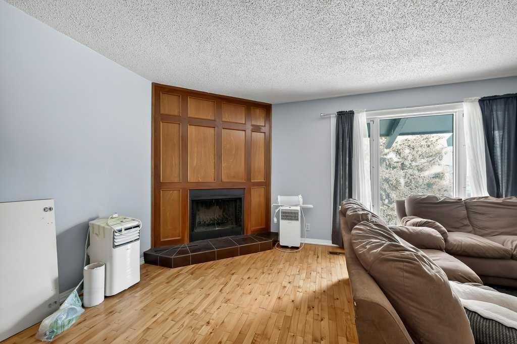 60 Bermuda Court NW, Calgary — photo 4 of 32