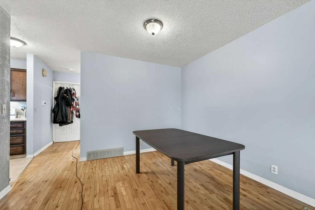 60 Bermuda Court NW, Calgary — photo 5 of 32
