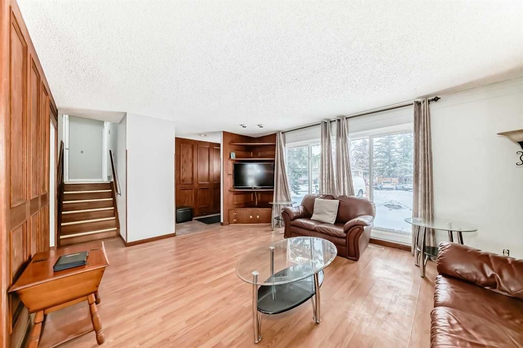 331 Bedford Place NE, Calgary — photo 5 of 38