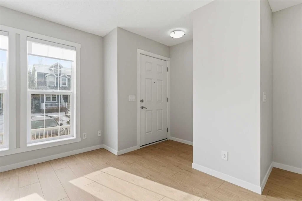 525 McKenzie Towne Close SE, Calgary — photo 2 of 43