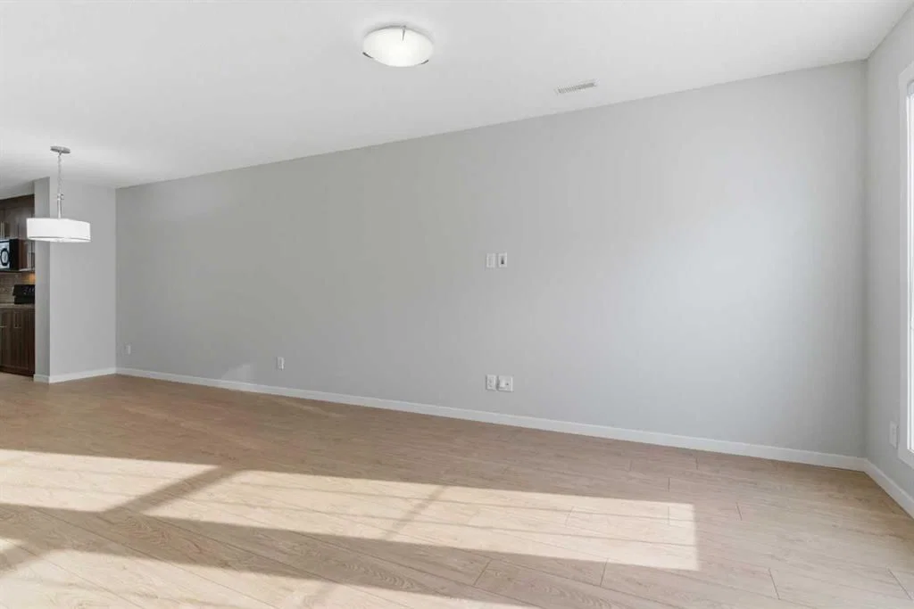 525 McKenzie Towne Close SE, Calgary — photo 4 of 43