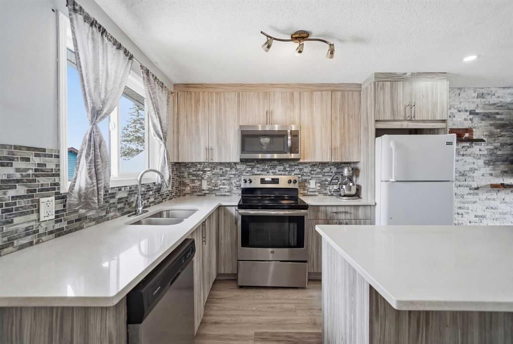 72 Falchurch Road NE, Calgary — photo 2 of 27