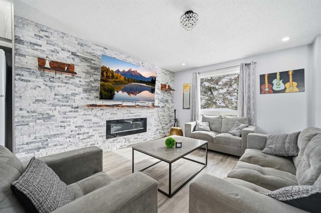 72 Falchurch Road NE, Calgary — photo 3 of 27
