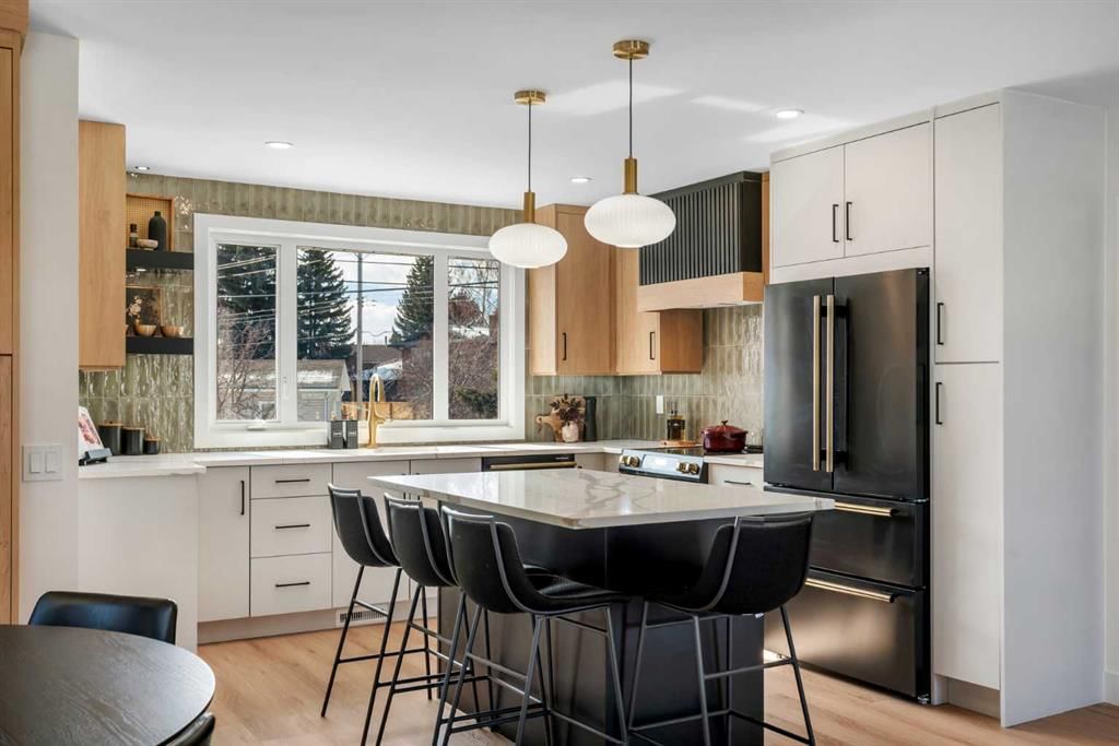 959 Parkwood Way SE, Calgary — main listing photo