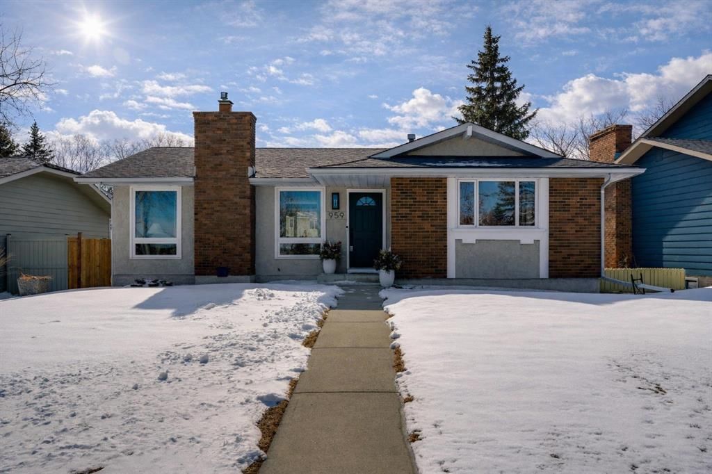 959 Parkwood Way SE, Calgary — photo 2 of 43