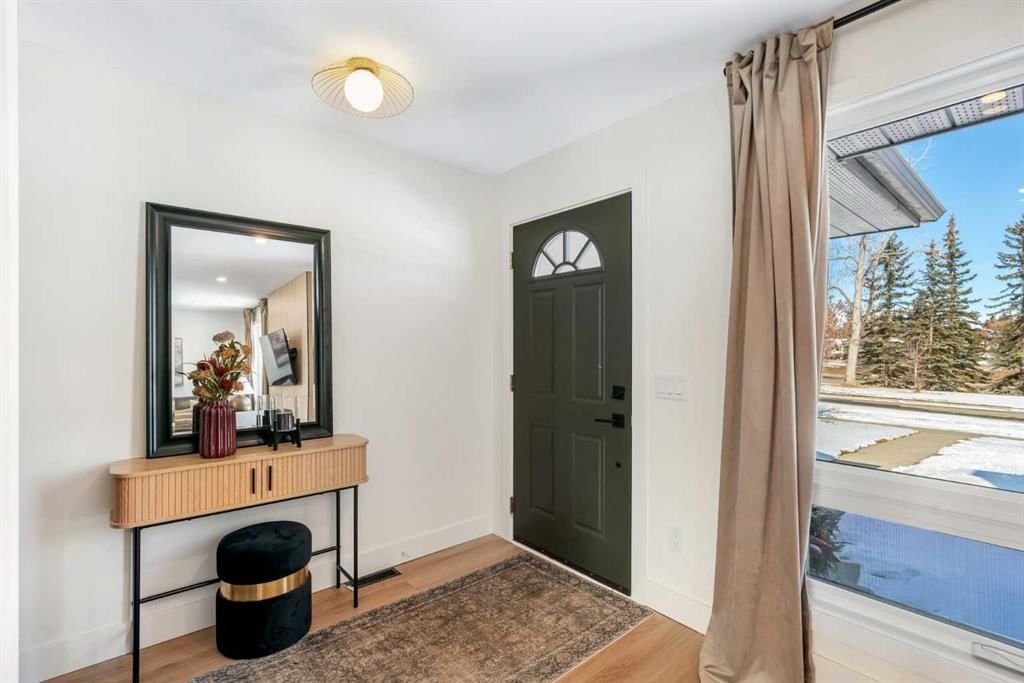 959 Parkwood Way SE, Calgary — photo 4 of 43