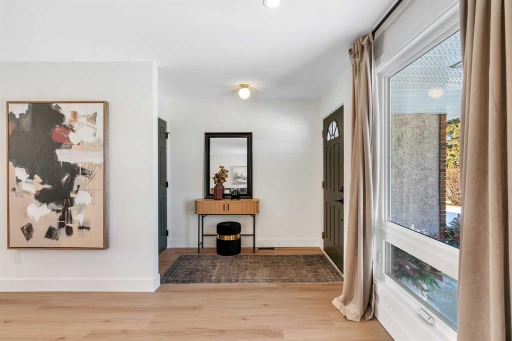 959 Parkwood Way SE, Calgary — photo 5 of 43