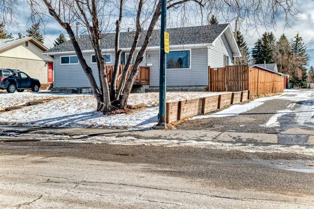 224 47 Street SE, Calgary — photo 3 of 47