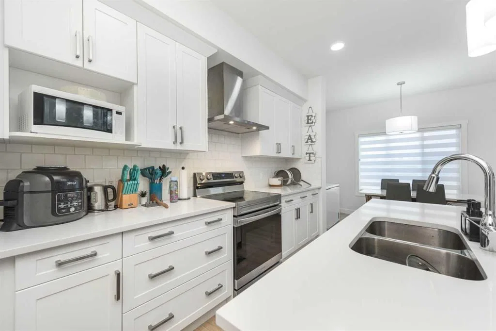 308 Sora Terrace SE, Calgary — photo 4 of 38