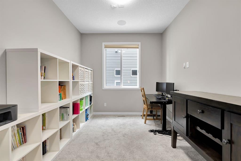 177 Cougar Ridge Close SW, Calgary — photo 4 of 37