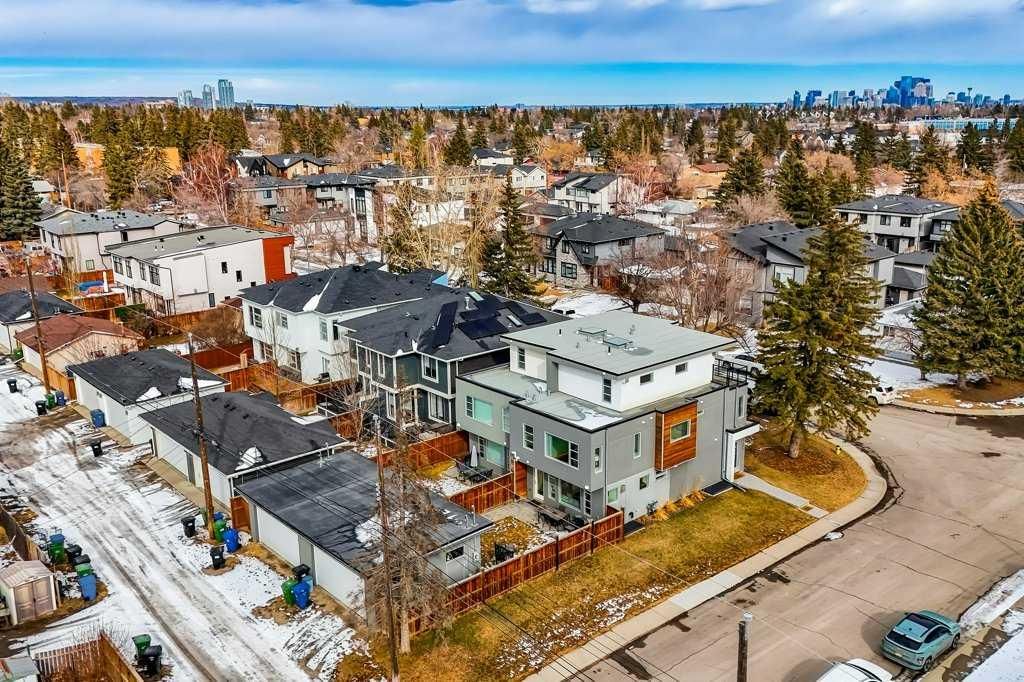 4504 37 Avenue SW, Calgary — photo 3 of 50