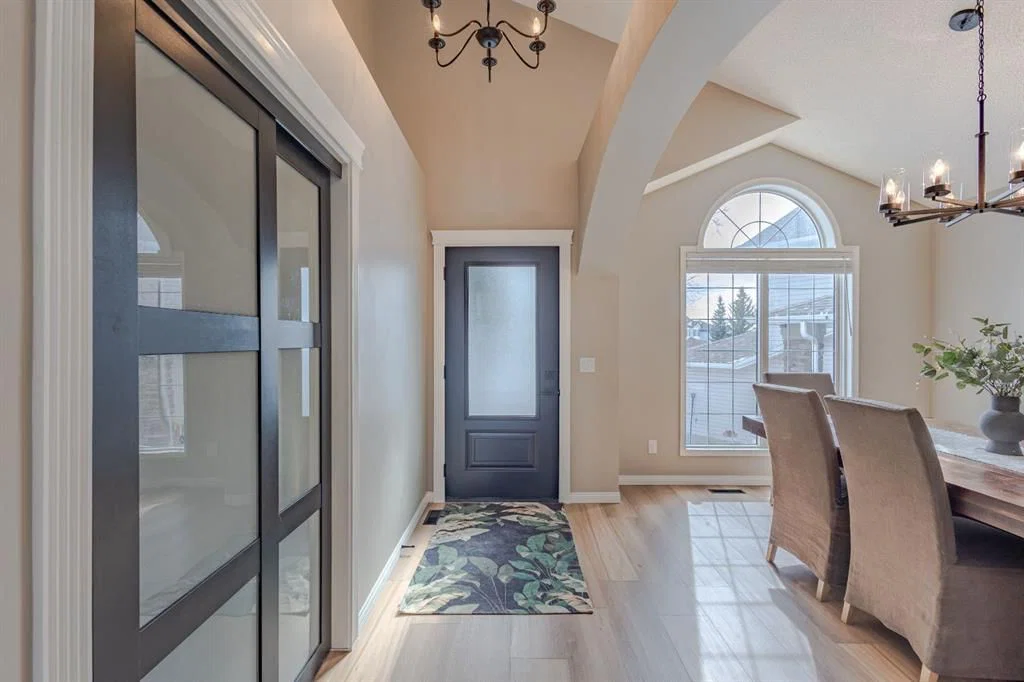 162 Rocky Ridge Circle NW, Calgary — photo 4 of 47