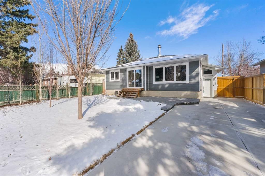 7928 36 Avenue NW, Calgary — main listing photo