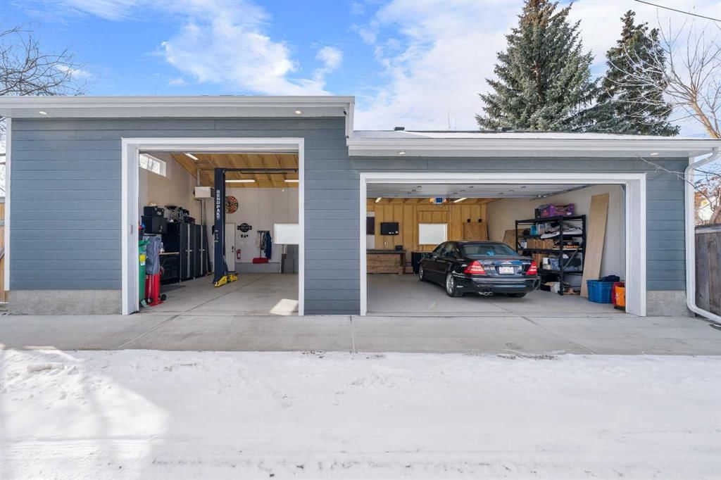 7928 36 Avenue NW, Calgary — photo 3 of 50